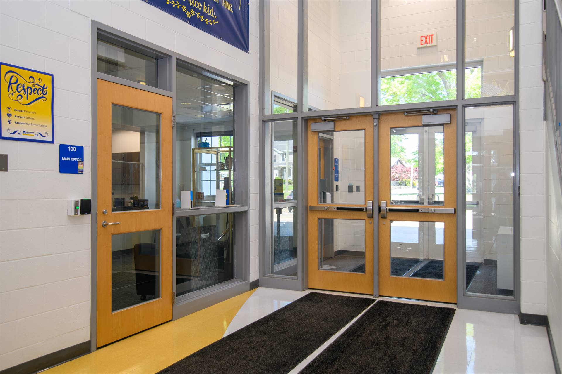 Mariemont Junior High School entryway/vestibule